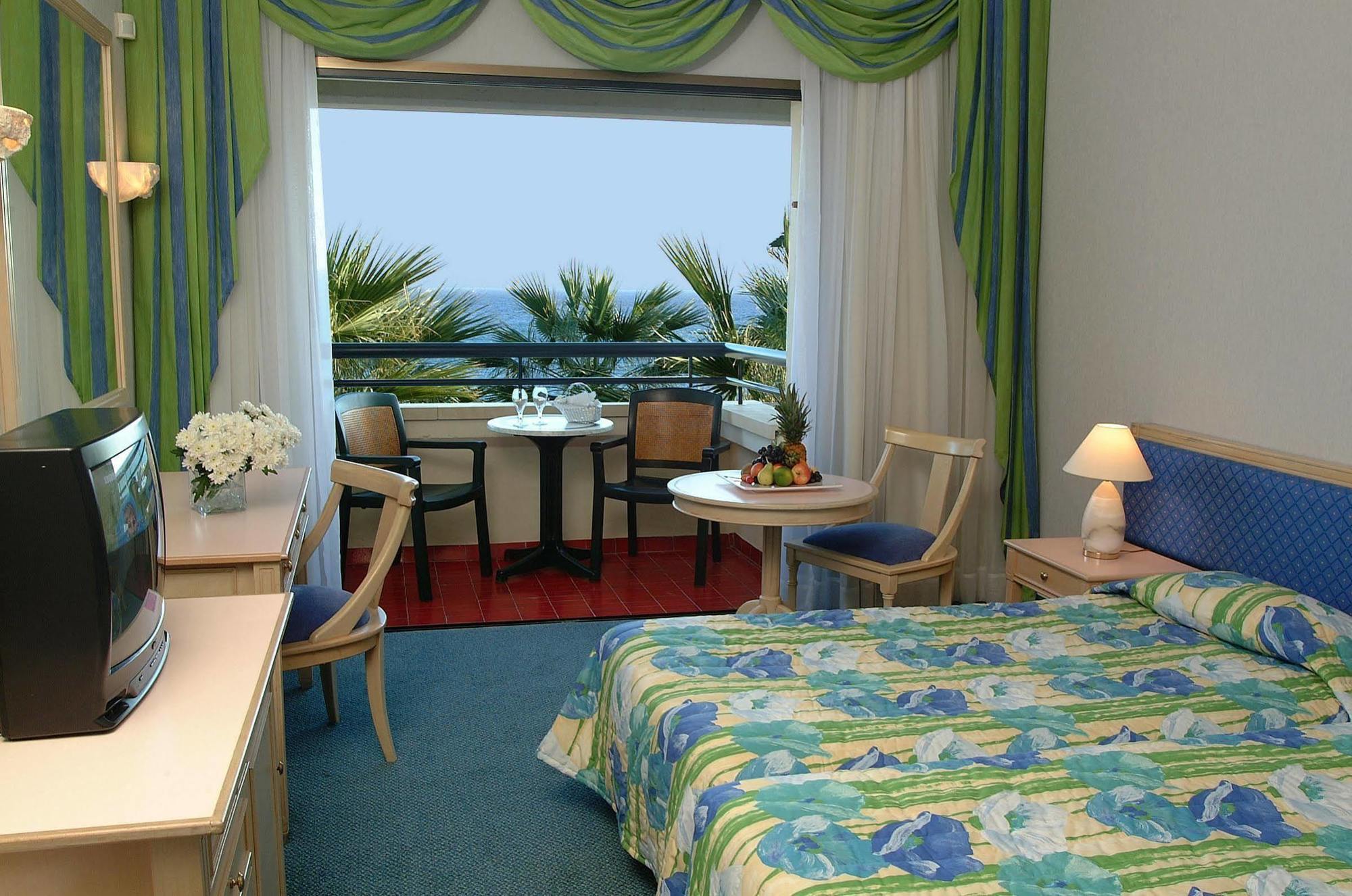 Palm Beach Hotel & Bungalows Larnaca Phòng bức ảnh